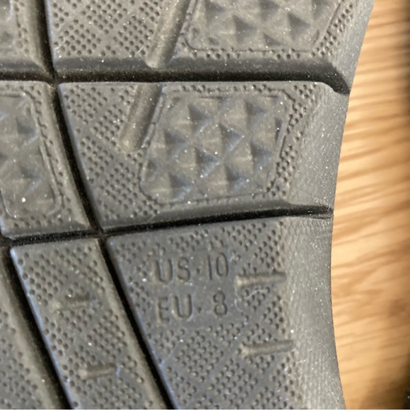 Aerosoles Size 10 Black, Grey & White Elastic Sandals - Picture 2 of 8